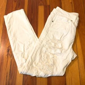AMERICAN EAGLE OUTFITTERS DESTROYED WHITE TOMGIRL  JEANS SIZE 2